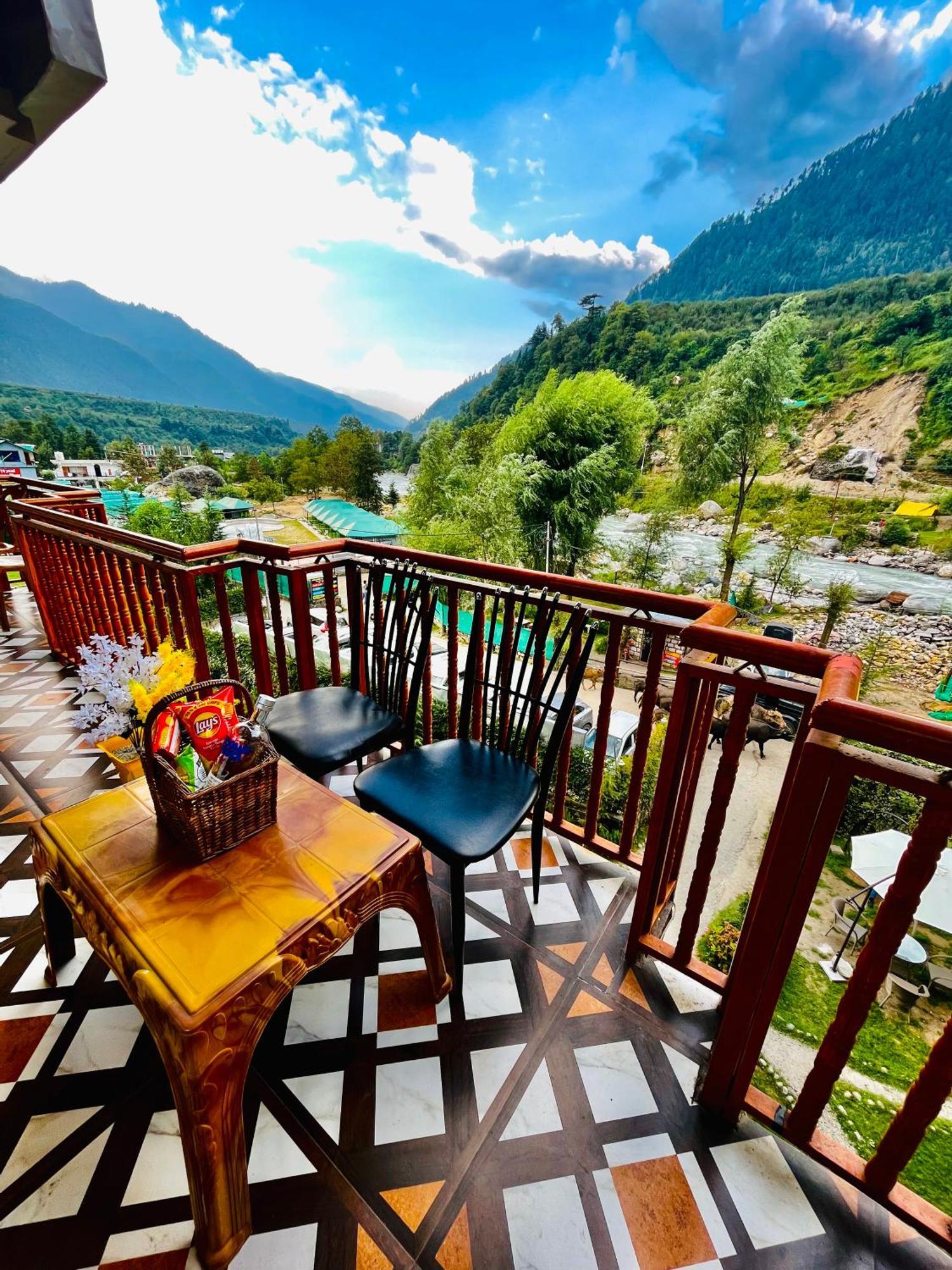 Himalayan Hill Queen Resort, Manali M98160-43400 Екстериор снимка
