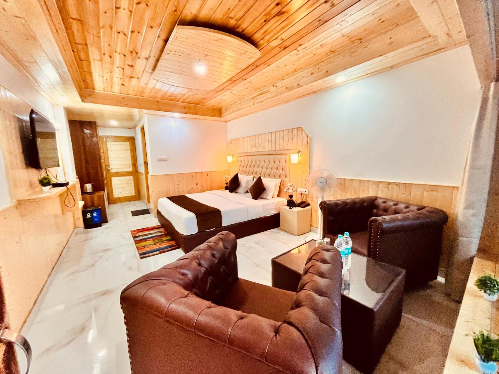 Himalayan Hill Queen Resort, Manali M98160-43400 Екстериор снимка