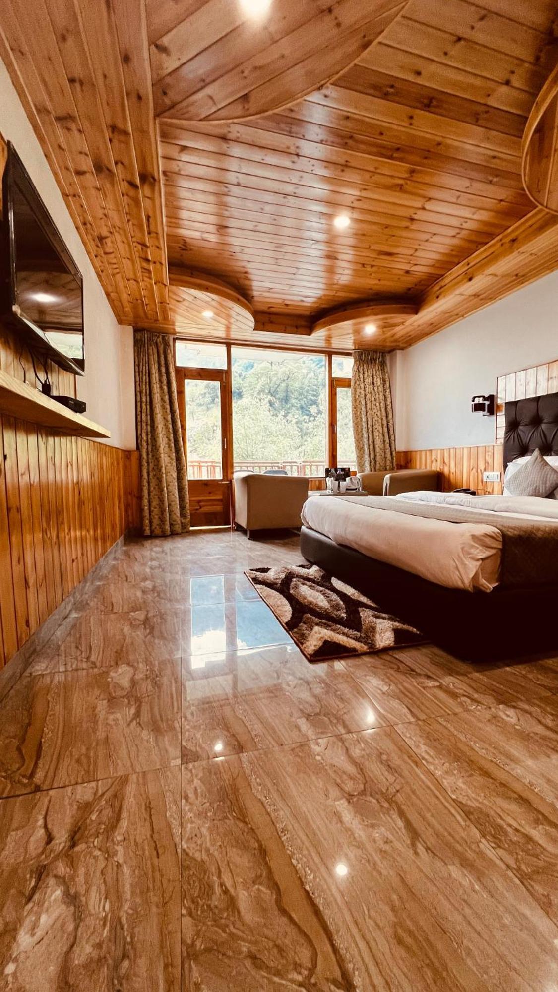 Himalayan Hill Queen Resort, Manali M98160-43400 Екстериор снимка