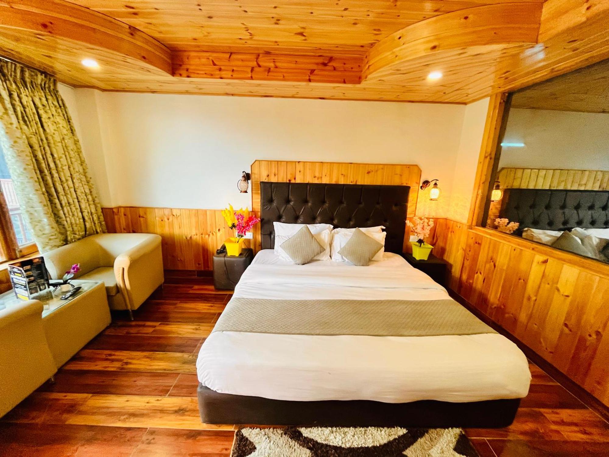 Himalayan Hill Queen Resort, Manali M98160-43400 Екстериор снимка
