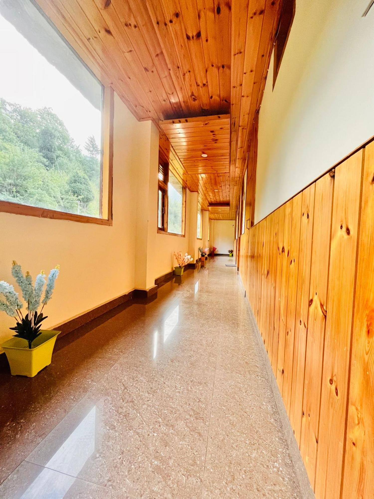 Himalayan Hill Queen Resort, Manali M98160-43400 Екстериор снимка