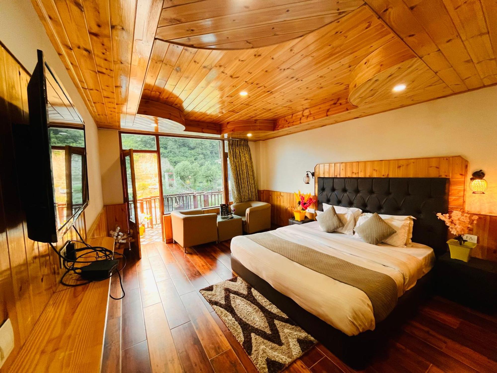 Himalayan Hill Queen Resort, Manali M98160-43400 Екстериор снимка