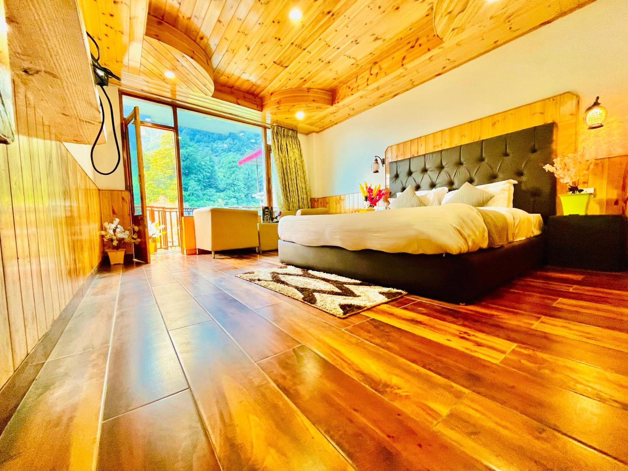 Himalayan Hill Queen Resort, Manali M98160-43400 Екстериор снимка