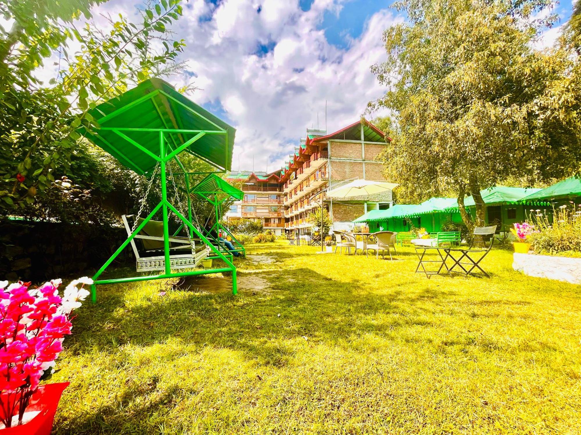 Himalayan Hill Queen Resort, Manali M98160-43400 Екстериор снимка