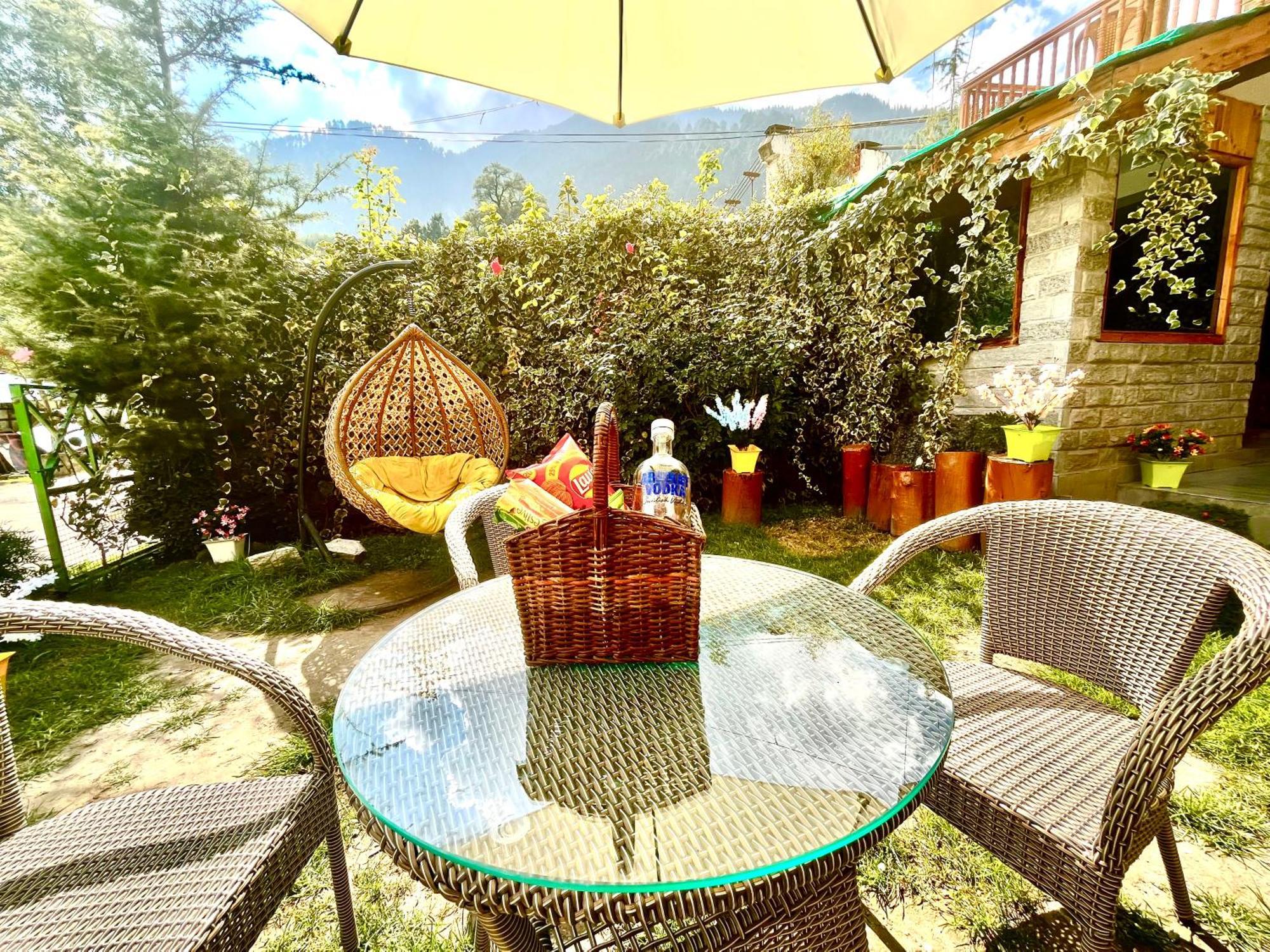 Himalayan Hill Queen Resort, Manali M98160-43400 Екстериор снимка